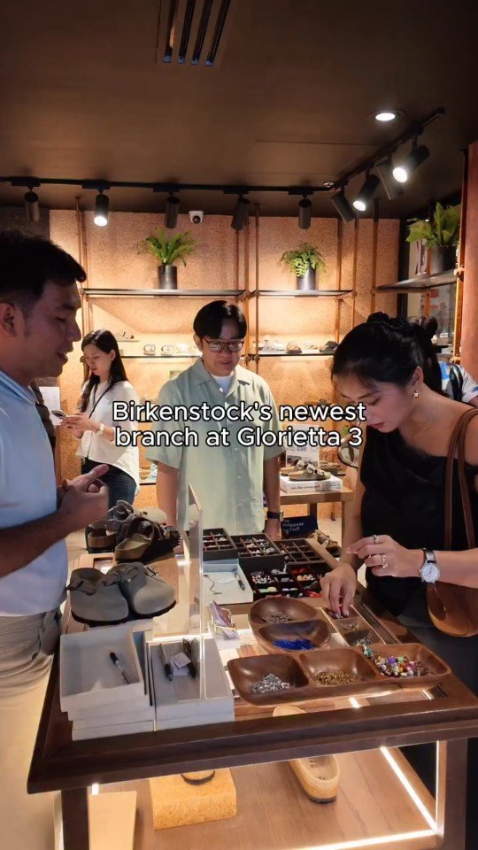 We visited @birkenstockphofficial 's branch at Glorietta 3 👣